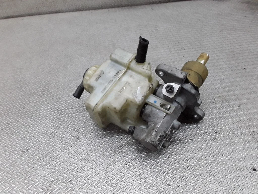 Master brake cylinder 32067150