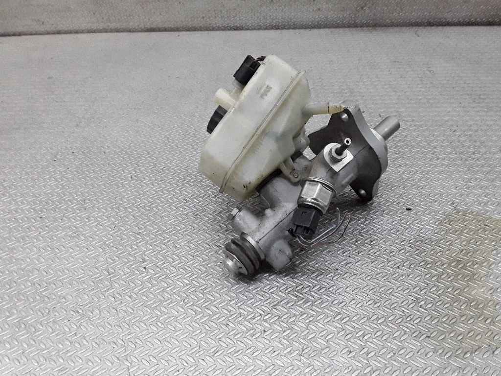 Master brake cylinder – Mercedes-Benz C-Class W203 (2000-2007)