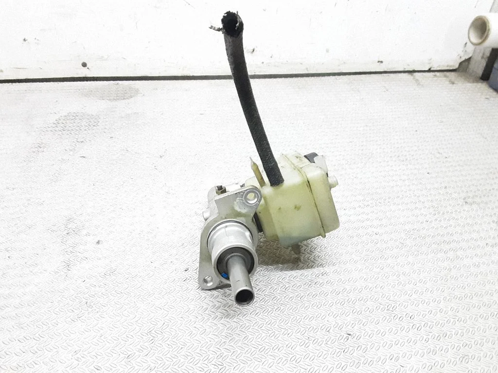 Master brake cylinder 32066665