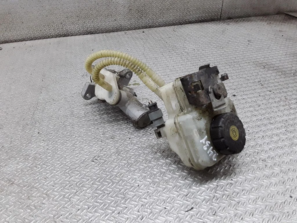 Master brake cylinder
