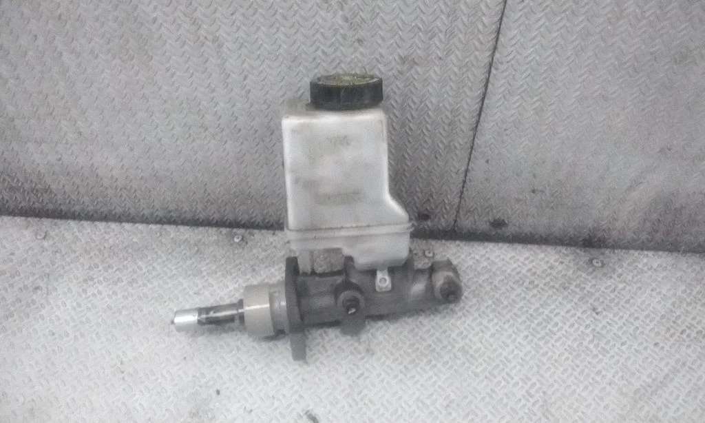 Master brake cylinder