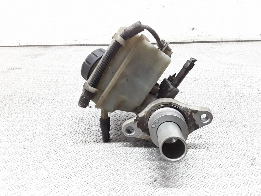 Master brake cylinder
