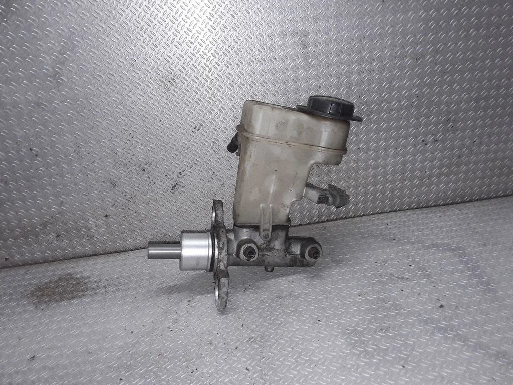 Master brake cylinder