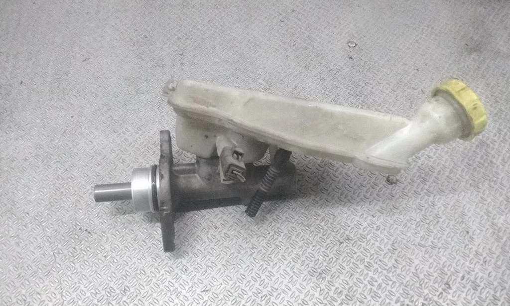 Master brake cylinder