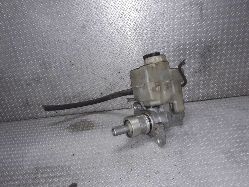 Master brake cylinder