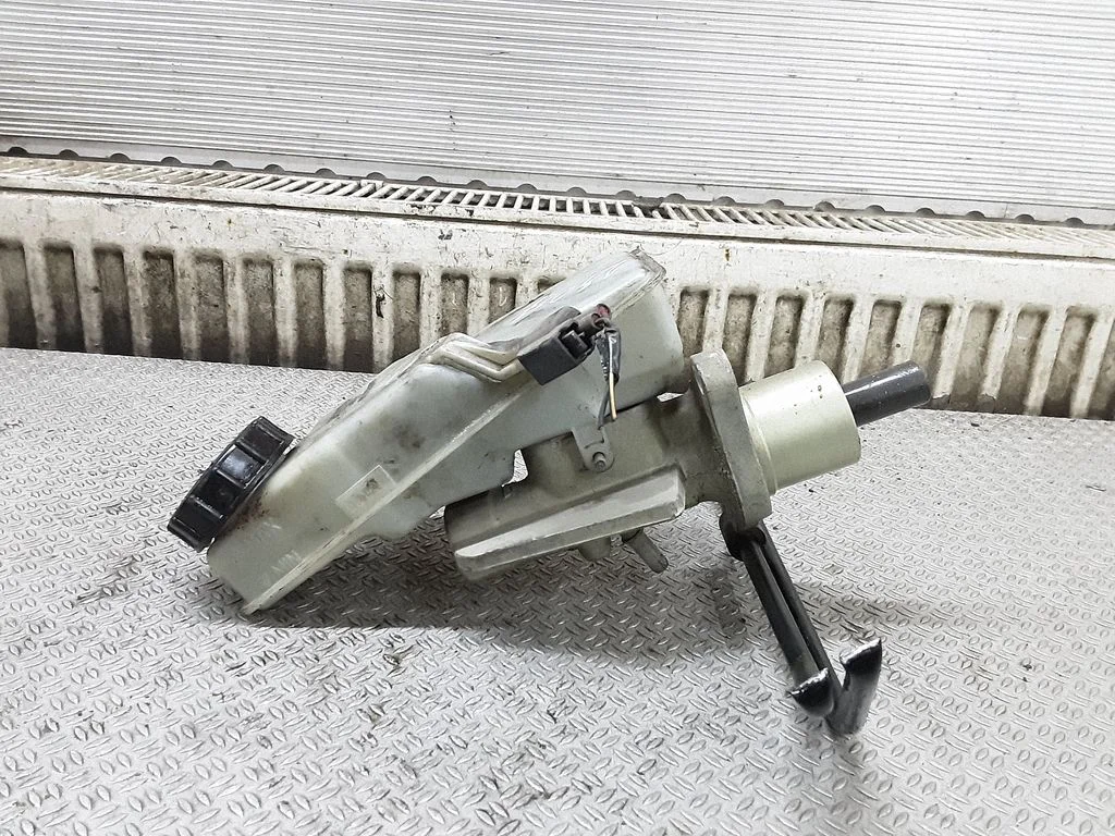 Master brake cylinder – Volvo V50 (2004-2007)