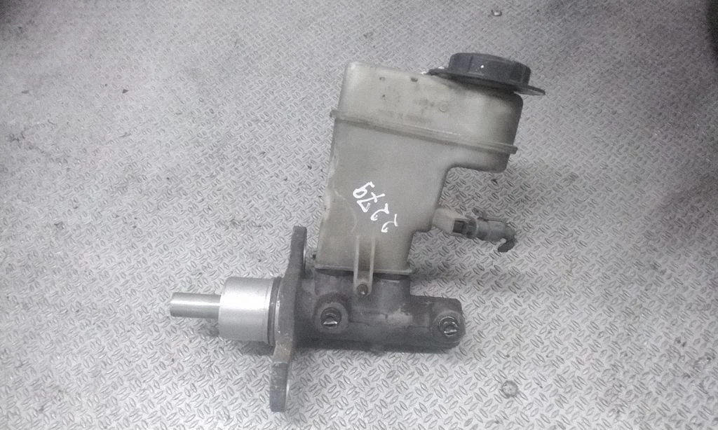 Master brake cylinder
