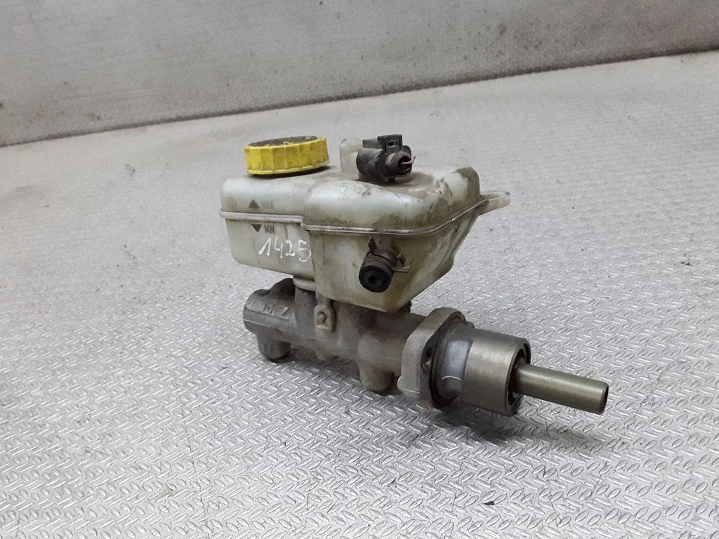 Master brake cylinder