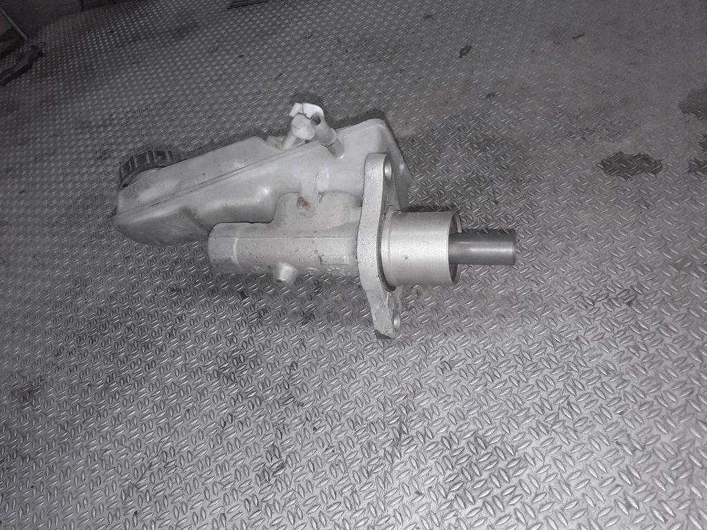 Master brake cylinder – Ford Focus C-MAX (2003-2010)