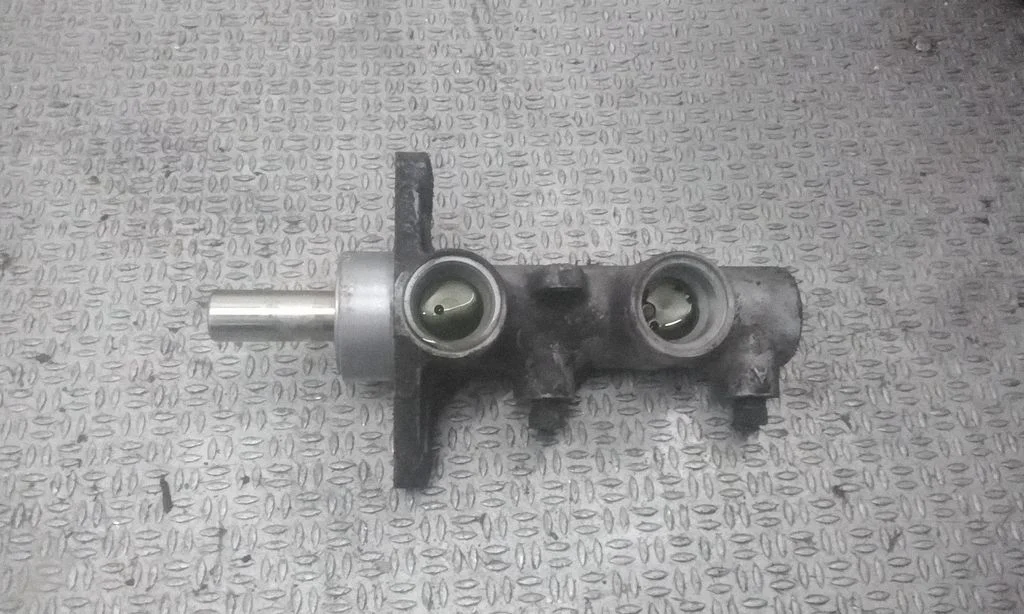 Master brake cylinder