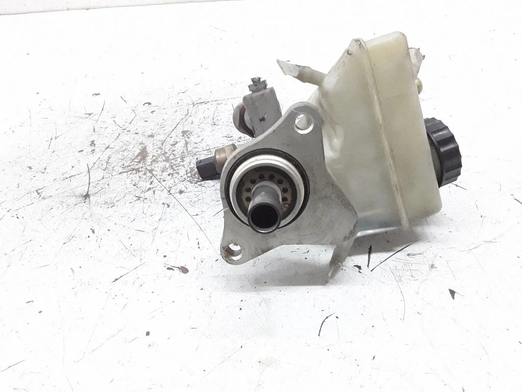 Master brake cylinder – Mercedes-Benz C-Class W203 (2000-2007)