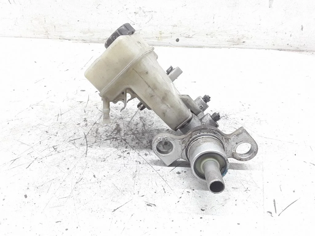 Master brake cylinder 32067069