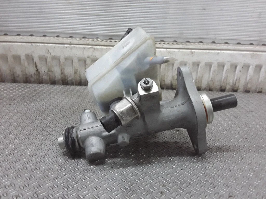 Master brake cylinder – Mercedes-Benz C-Class W203 (2000-2007)