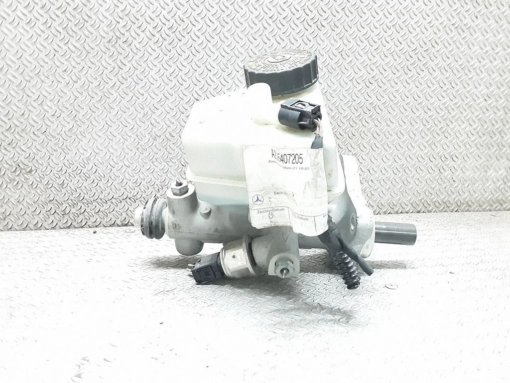 Master brake cylinder – Mercedes-Benz C-Class W203 (2000-2007)