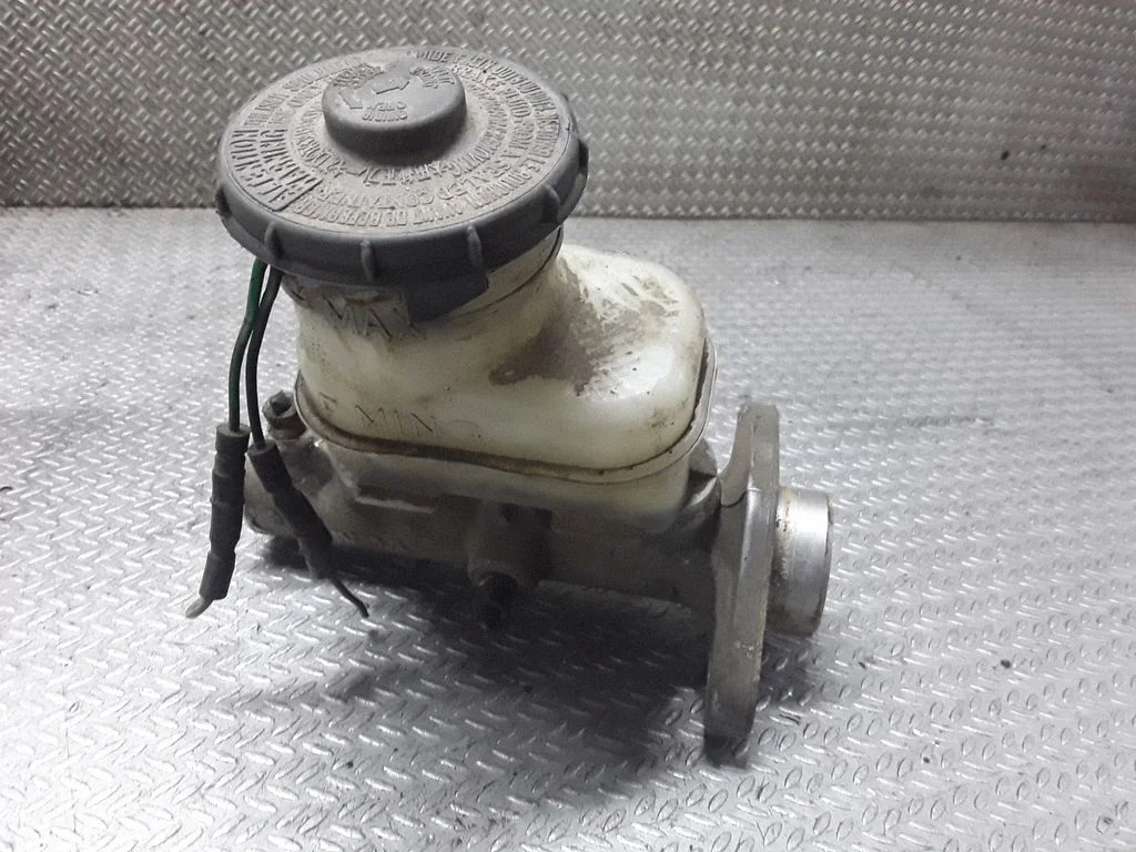 Master brake cylinder