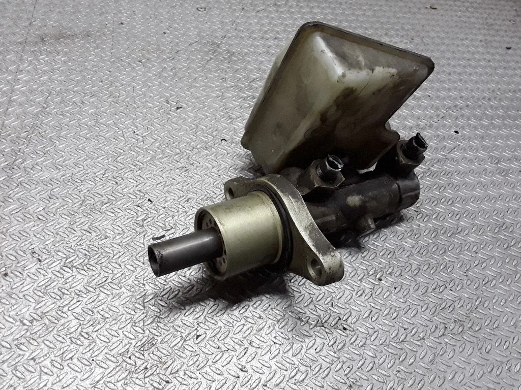 Master brake cylinder – Ford Focus C-MAX (2003-2010)