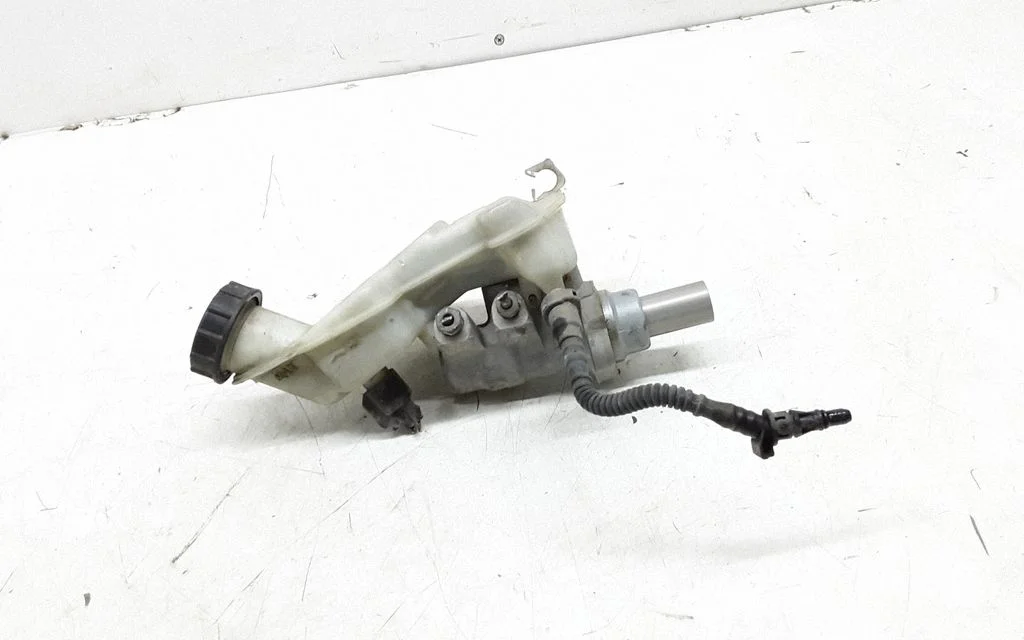 Master brake cylinder