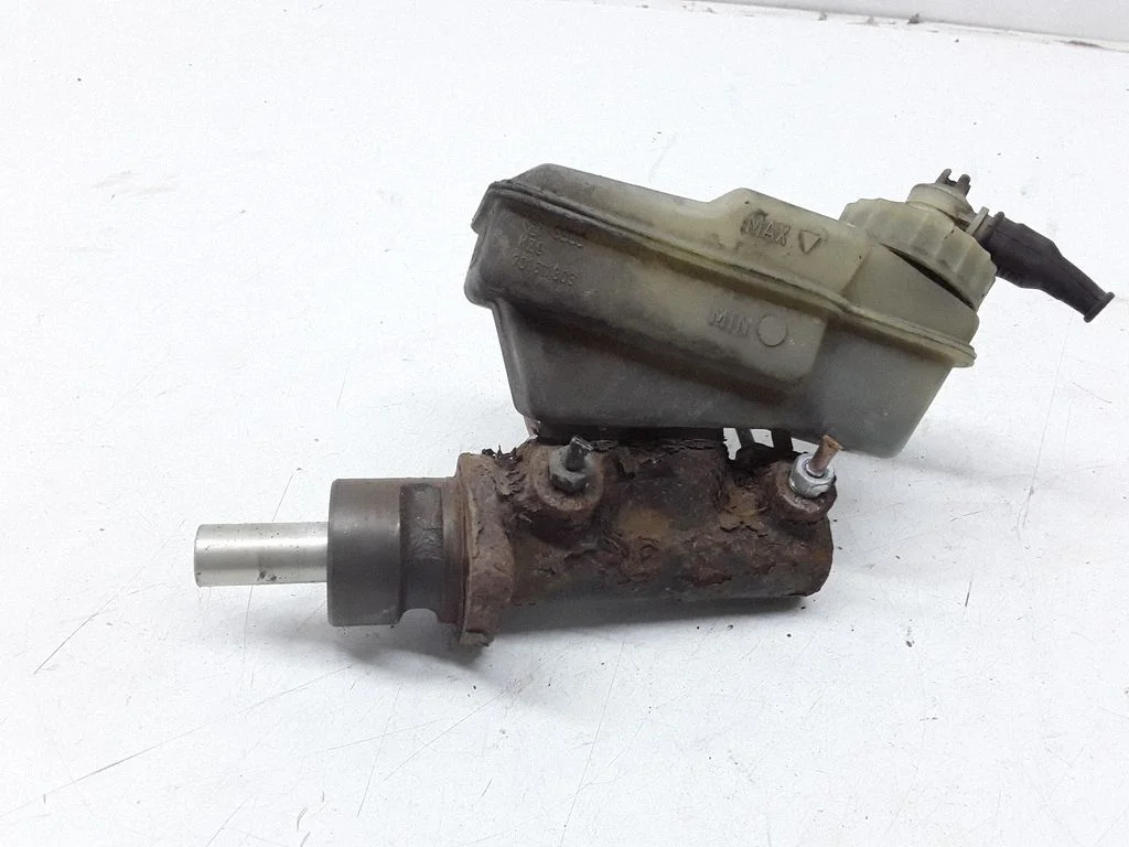 Master brake cylinder