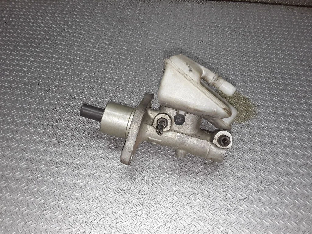 Master brake cylinder – Ford Focus C-MAX (2003-2010)