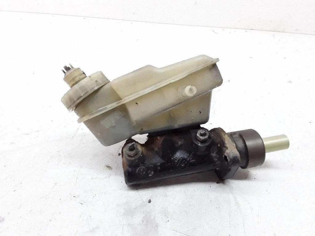Master brake cylinder
