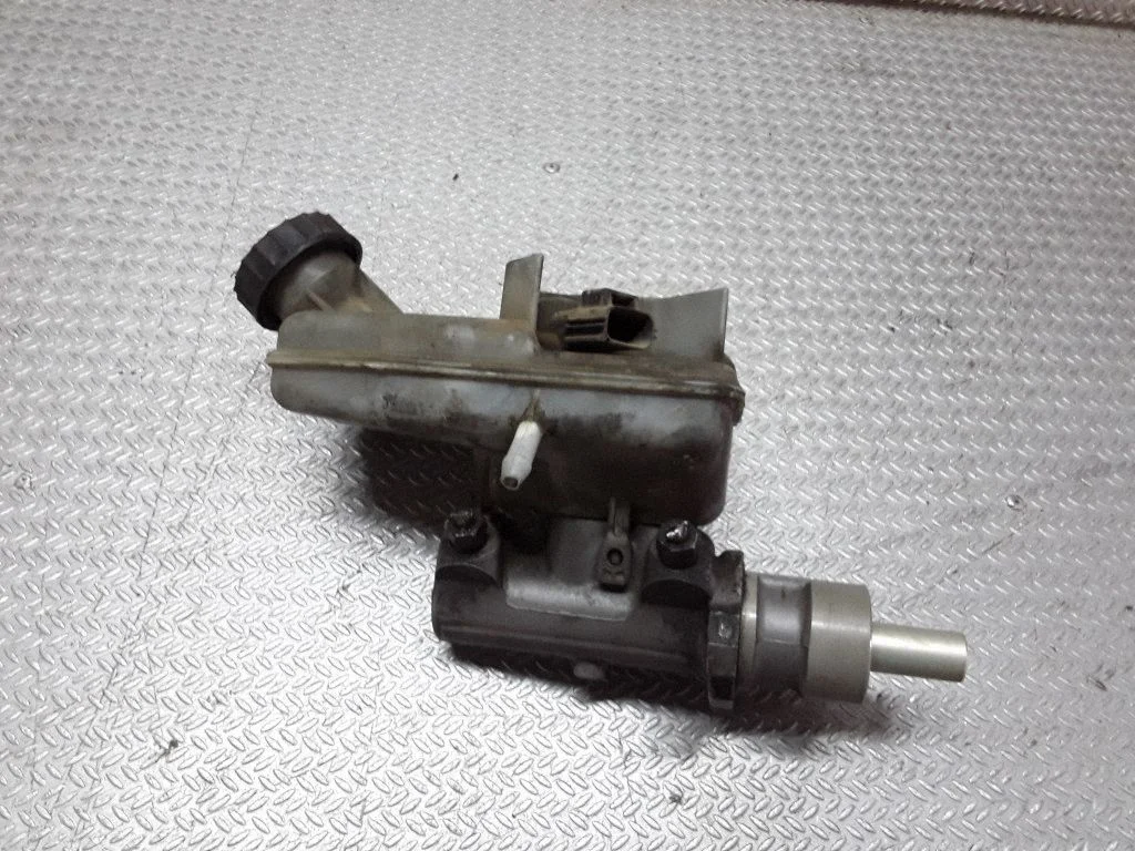 Master brake cylinder