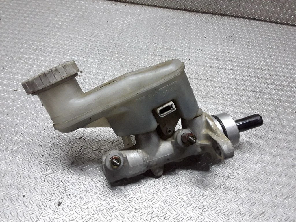 Master brake cylinder