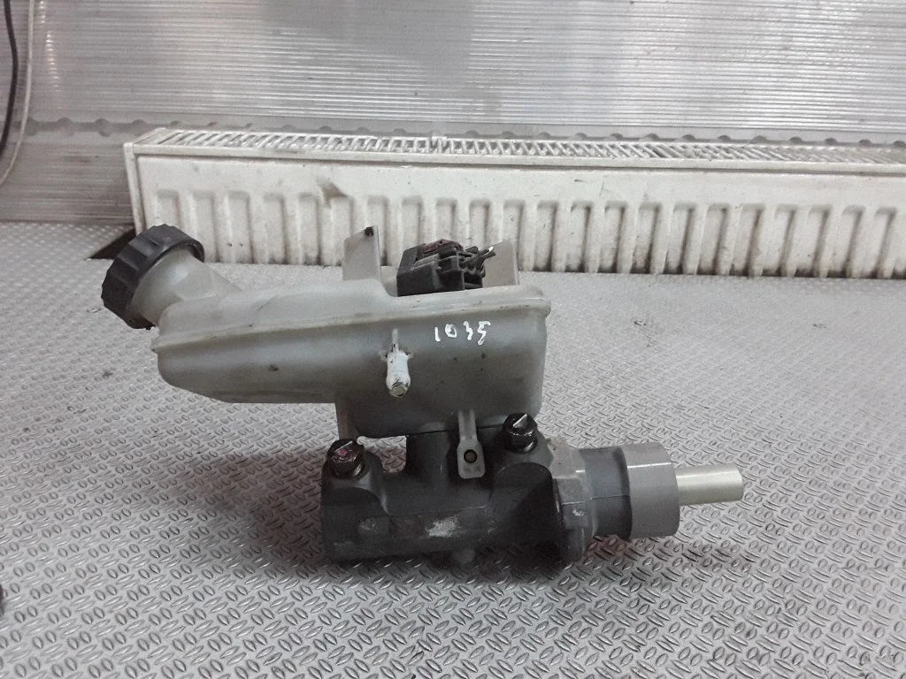 Master brake cylinder