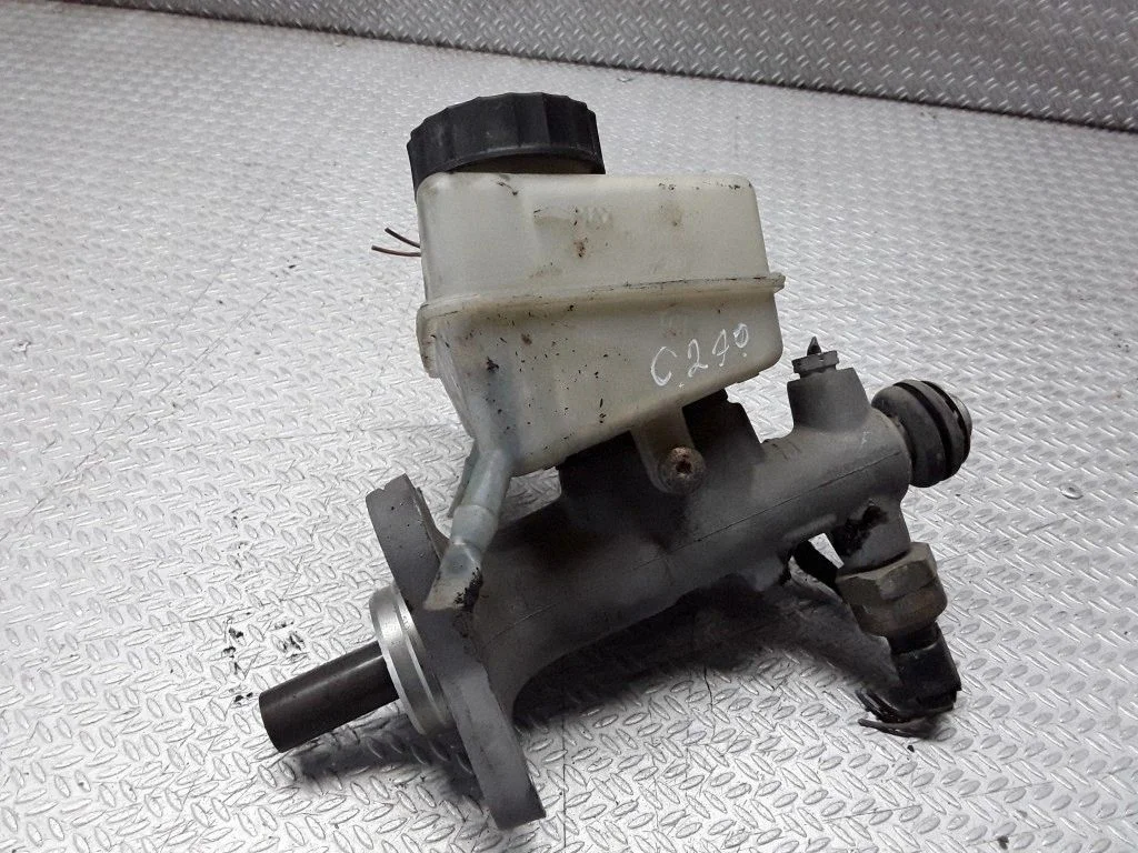 Master brake cylinder – Mercedes-Benz C-Class W203 (2000-2007)