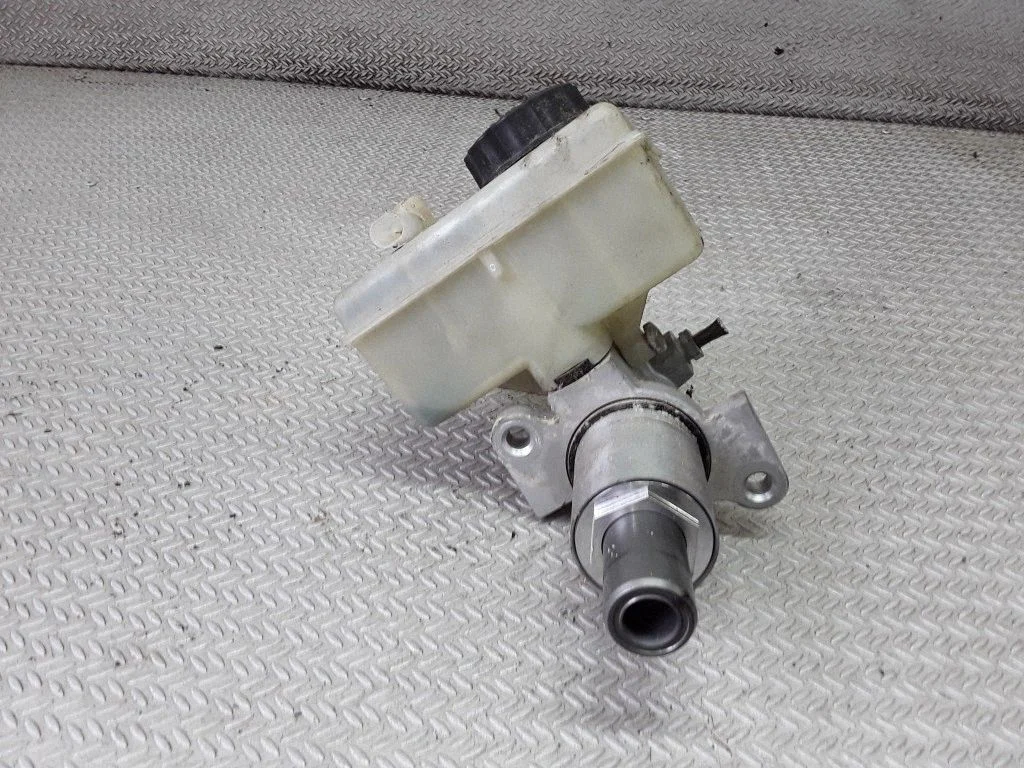Master brake cylinder – Mercedes-Benz S-Class W220 (1998-2006)