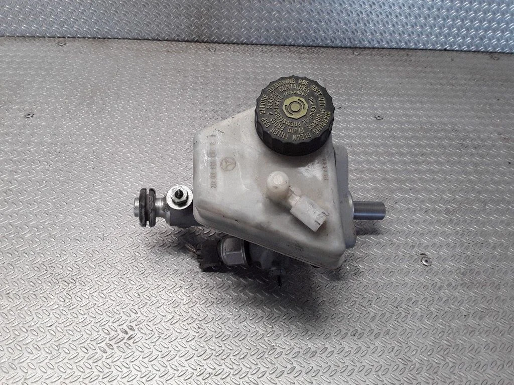 Master brake cylinder – Mercedes-Benz C-Class W203 (2000-2007)