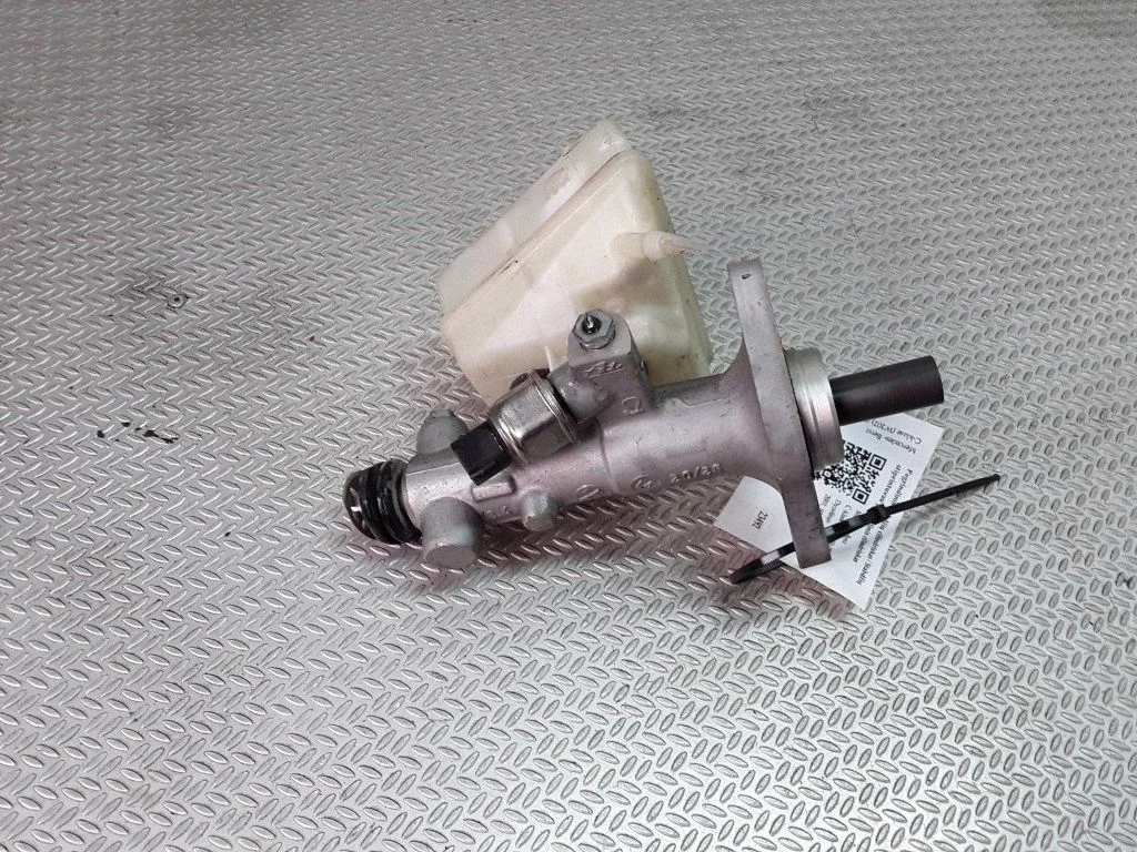 Master brake cylinder