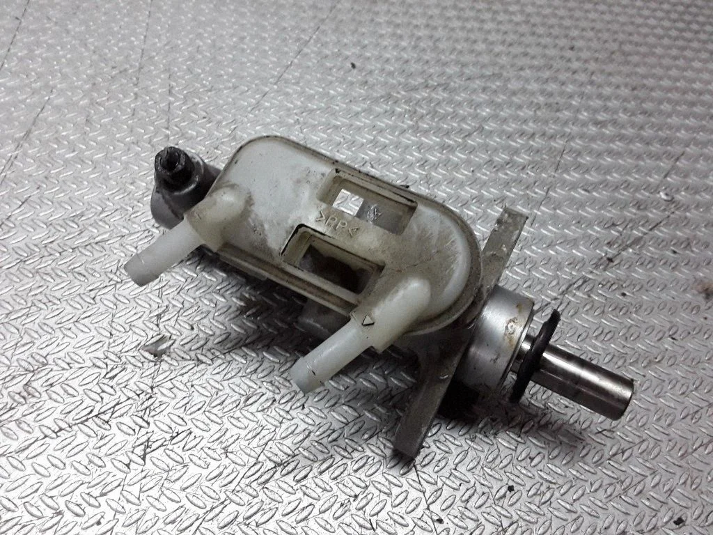 Master brake cylinder – Mitsubishi Grandis (2003-2011)