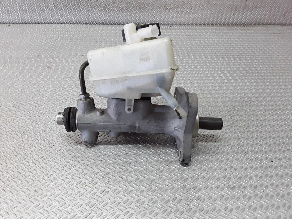 Master brake cylinder – Mercedes-Benz C-Class W203 (2000-2007)