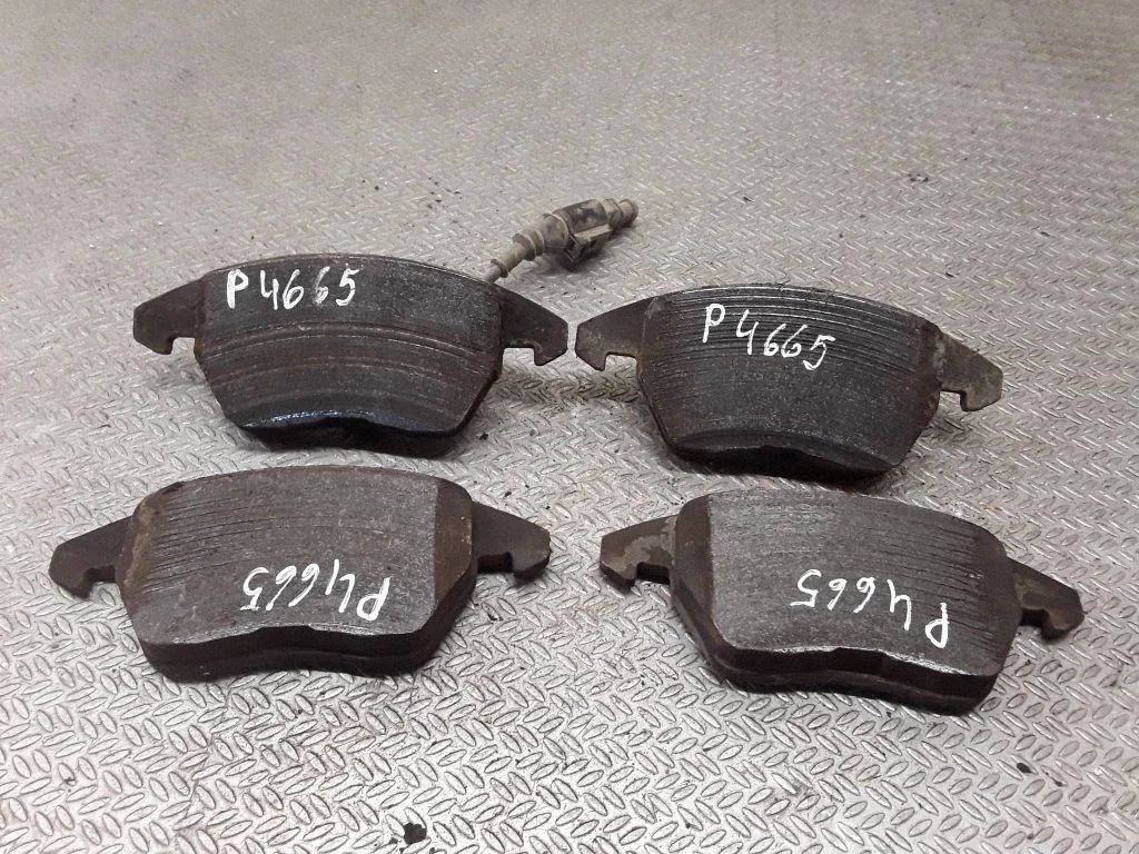 Brake pads (front)