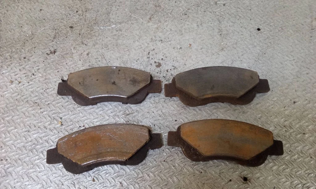 Brake pads (front)