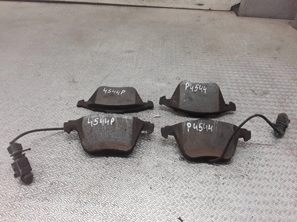 Brake pads (front)