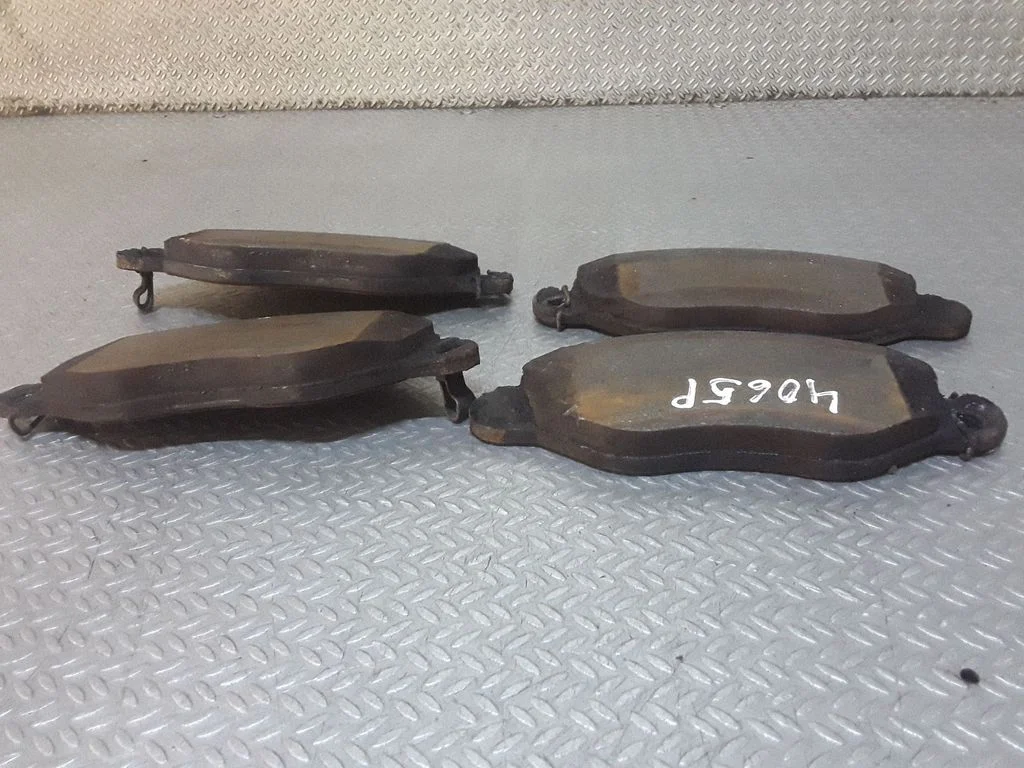 Brake pads (front)