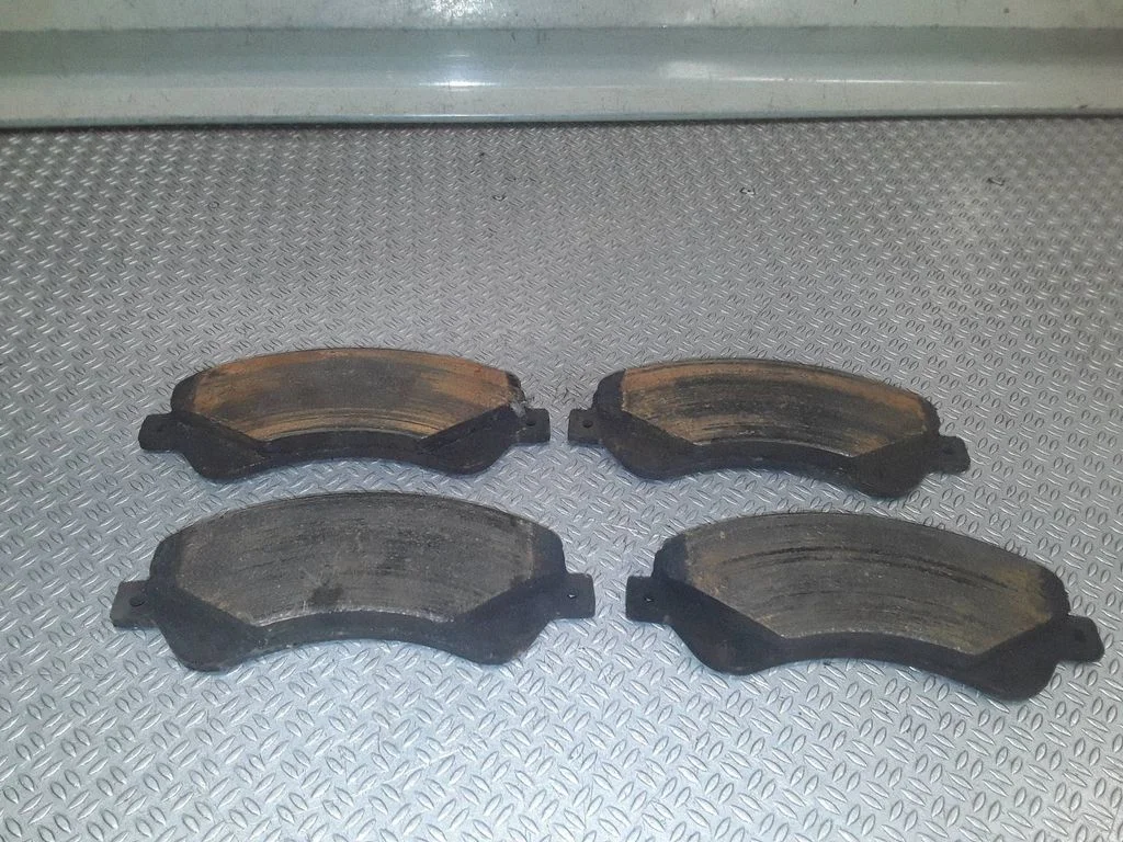 Piduriklotsid (esimesed) – Ford Transit -  Tourneo Connect (2003-2008)
