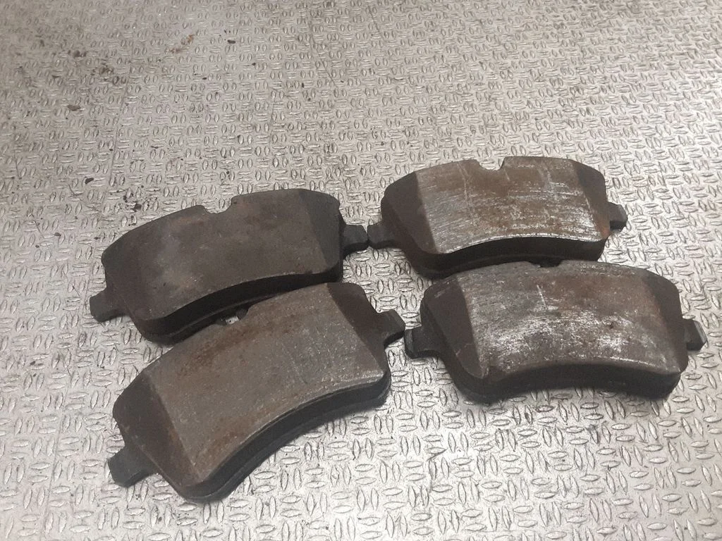 Brake pads (front)