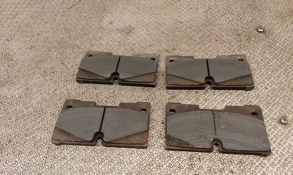 Brake pads (front) 84519592 – GMC Sierra IV (2019-)
