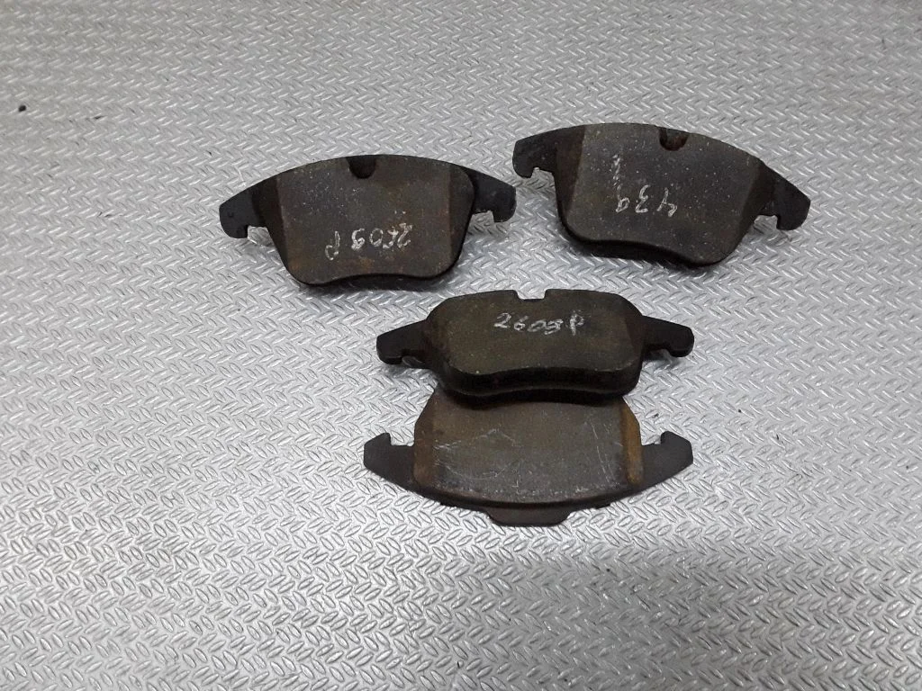 Brake pads (front)