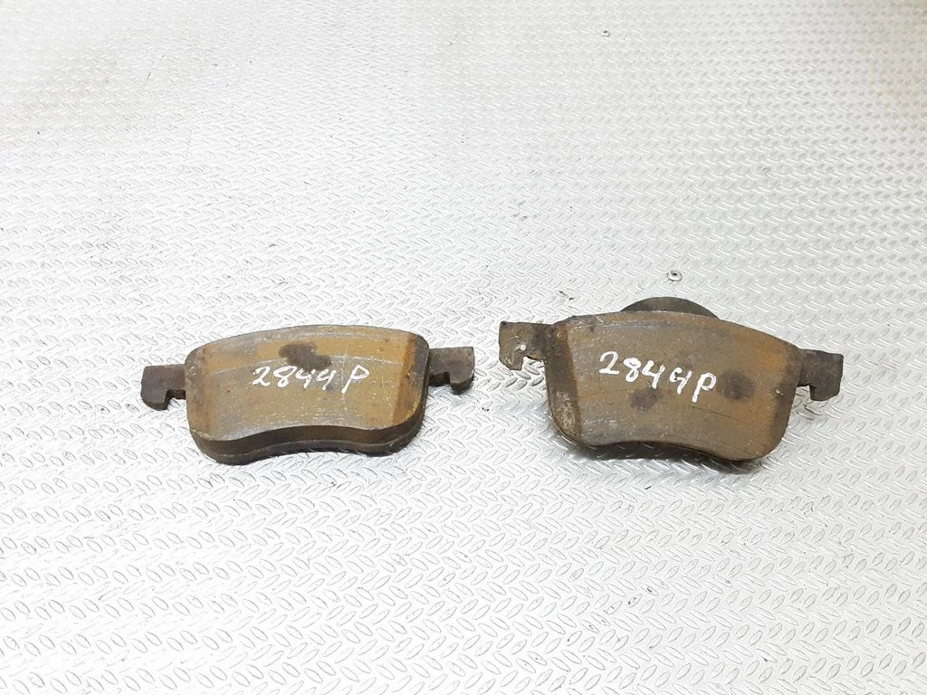 Brake pads (front)