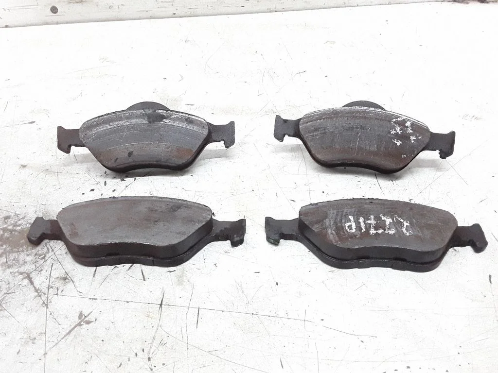 Brake pads (front)