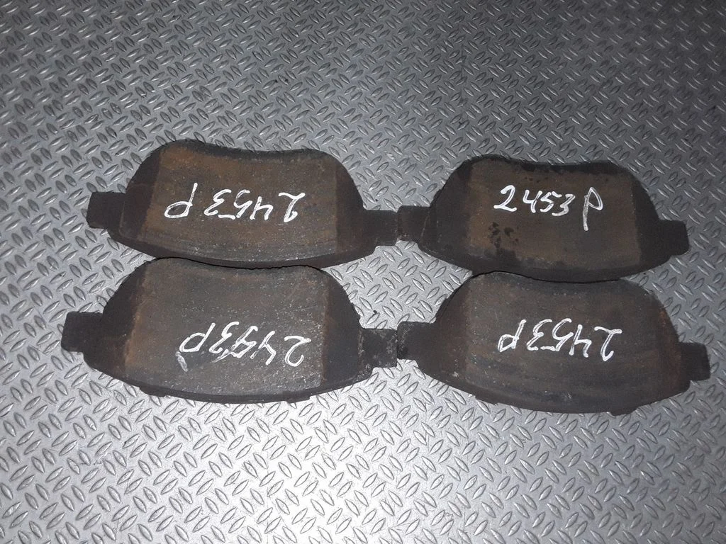 Klocki hamulcowe (przednie)