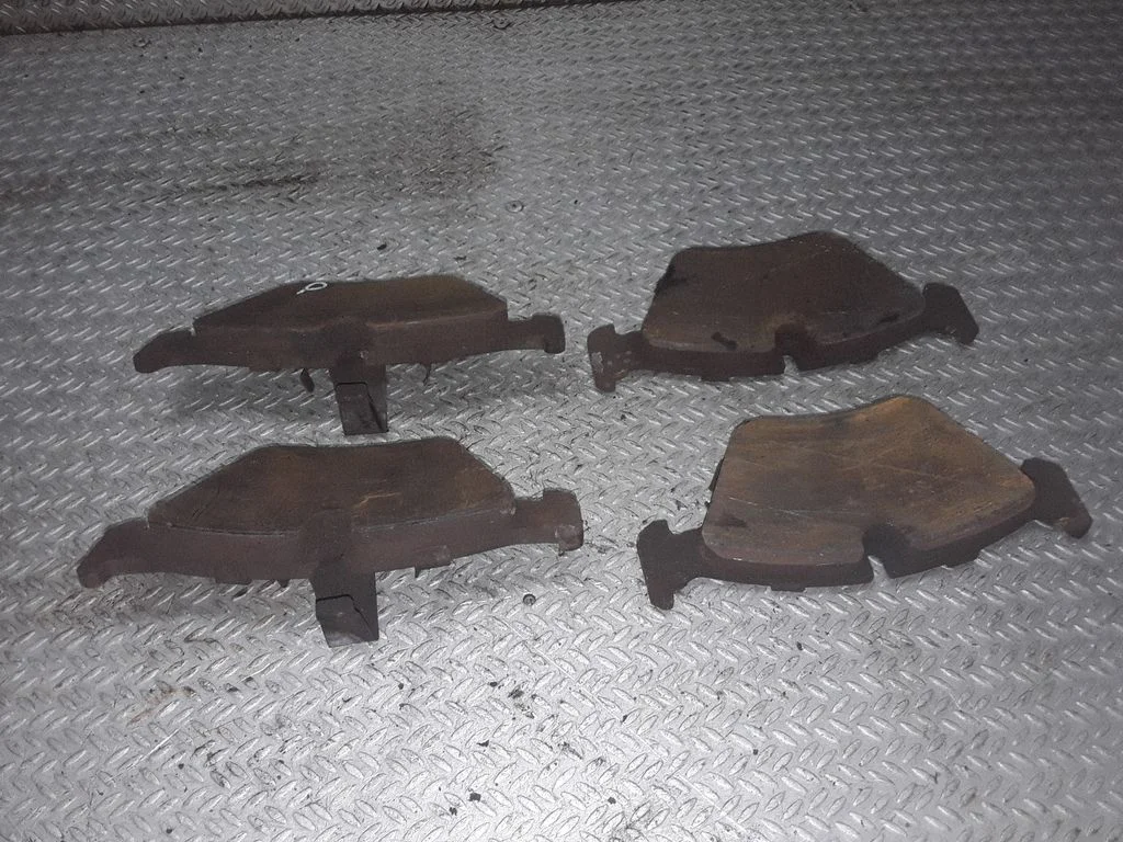 Brake pads (front)