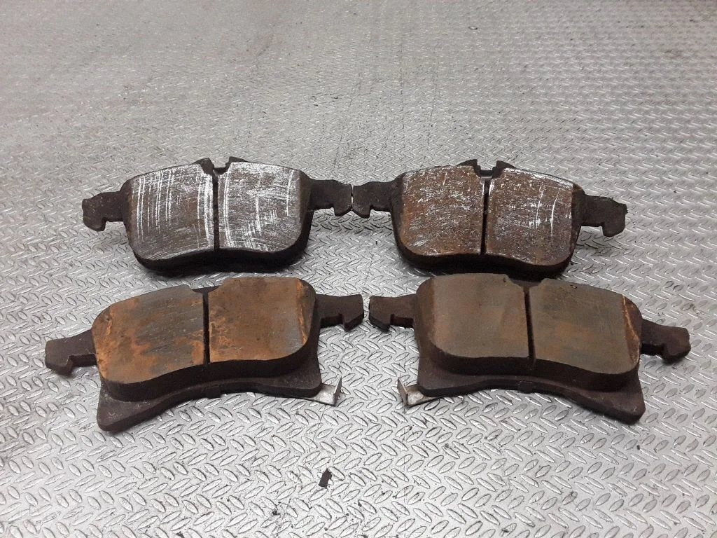 Brake pads (front)