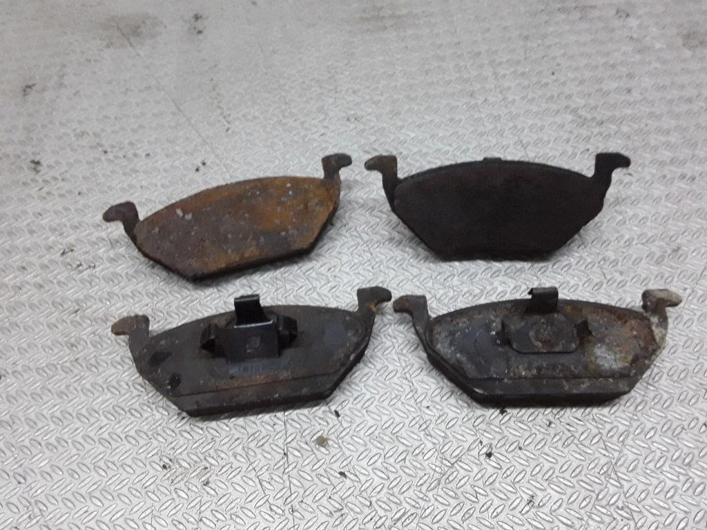 Brake pads (front)