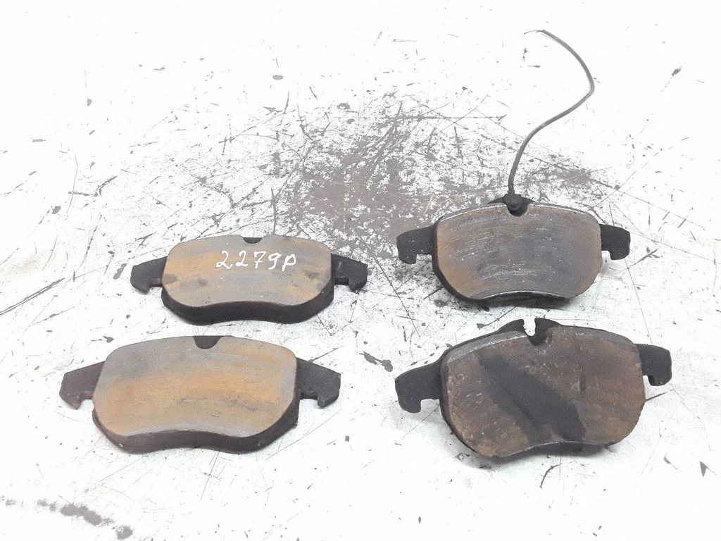 Brake pads (front)