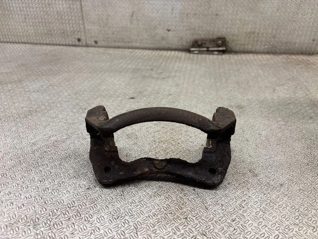 Piduriklotside hoidik/kandur (esimene) – Smart ForFour I (2004-2006), eesmine