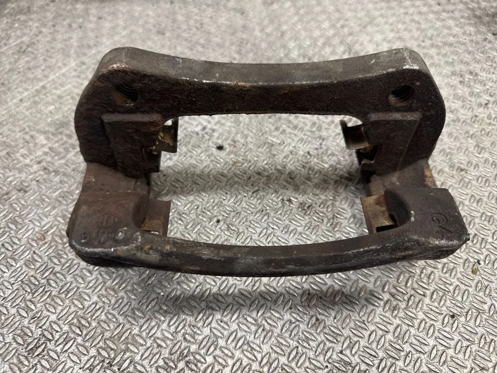 Piduriklotside hoidik/kandur (esimene)